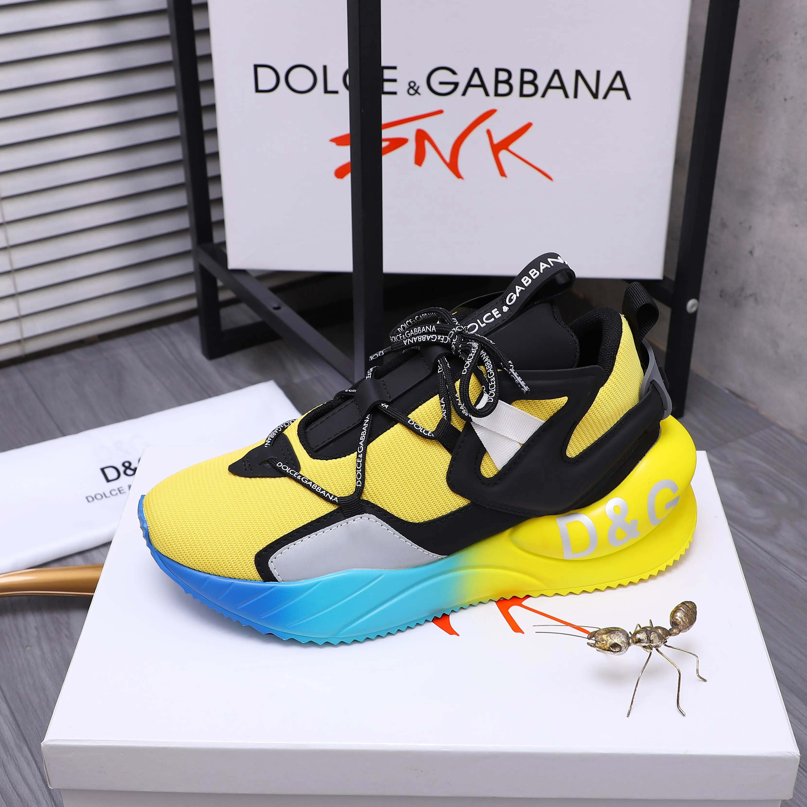 Men's shoes 💰540 Product trademark: DG (Dolce & Gabbana) couple's casual shoes Regular size: 36-46 Product materials: Selected fly woven breathable upper, mesh lining, cowhide insole, original outsole